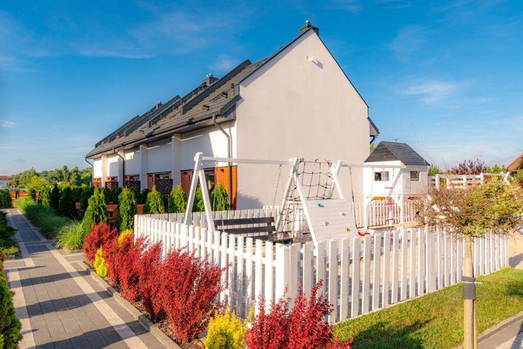 zdjęcie murowanych domków Piaskowa11